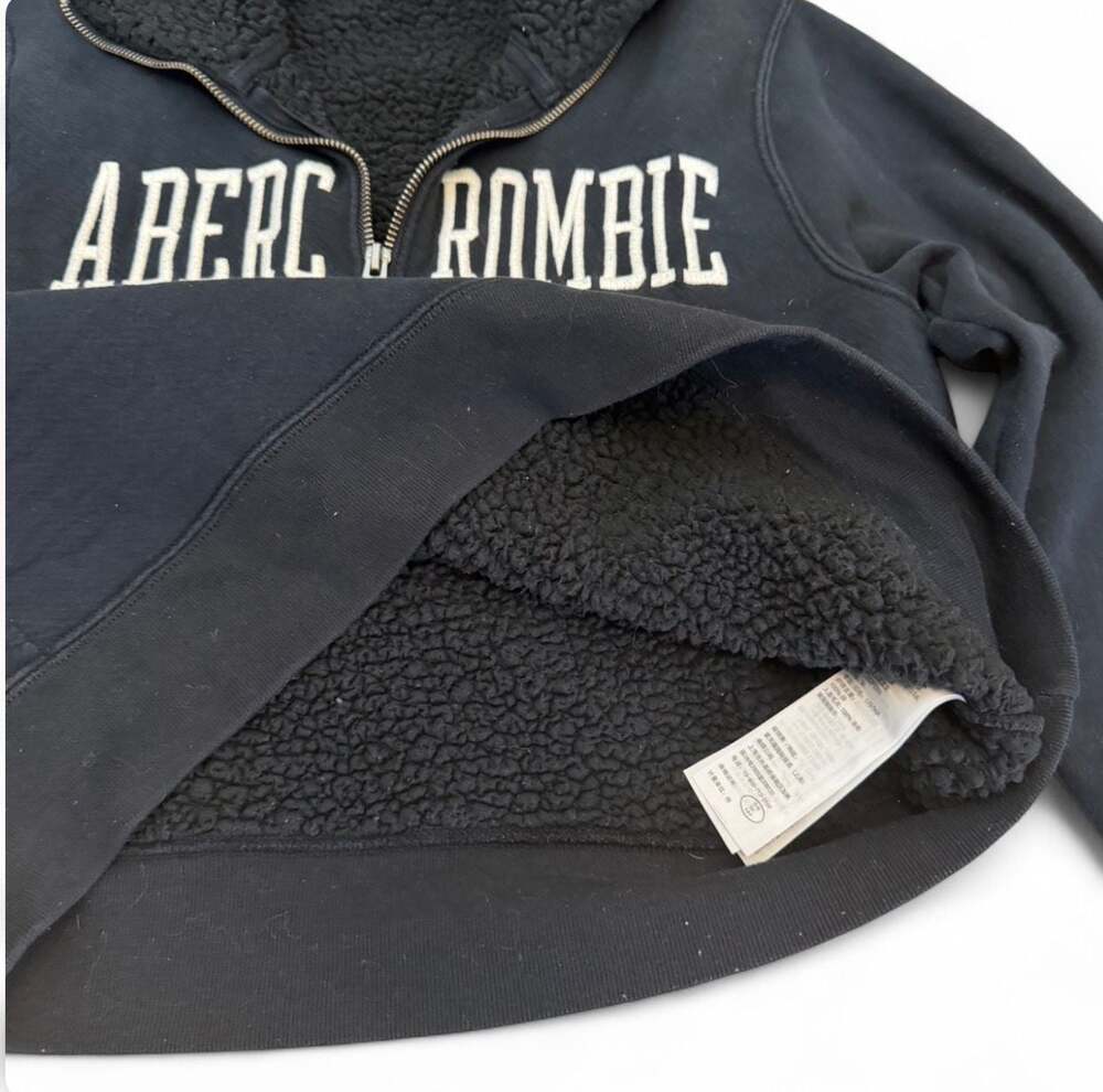 Vintage Abercrombie & Fitch Women's Sherpa-Lined Logo Half-Zip Sweatshirt - Picture 6 of 9
